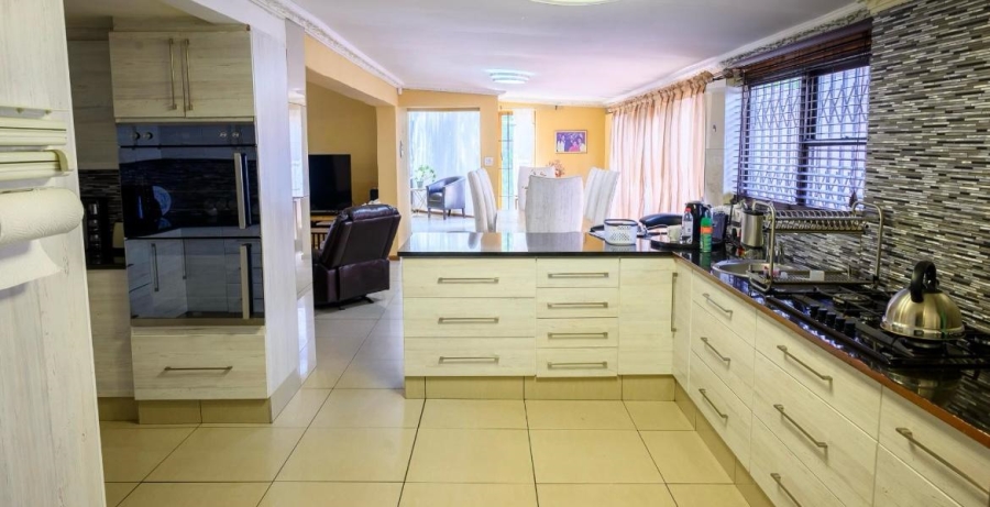 5 Bedroom Property for Sale in Paglande Western Cape